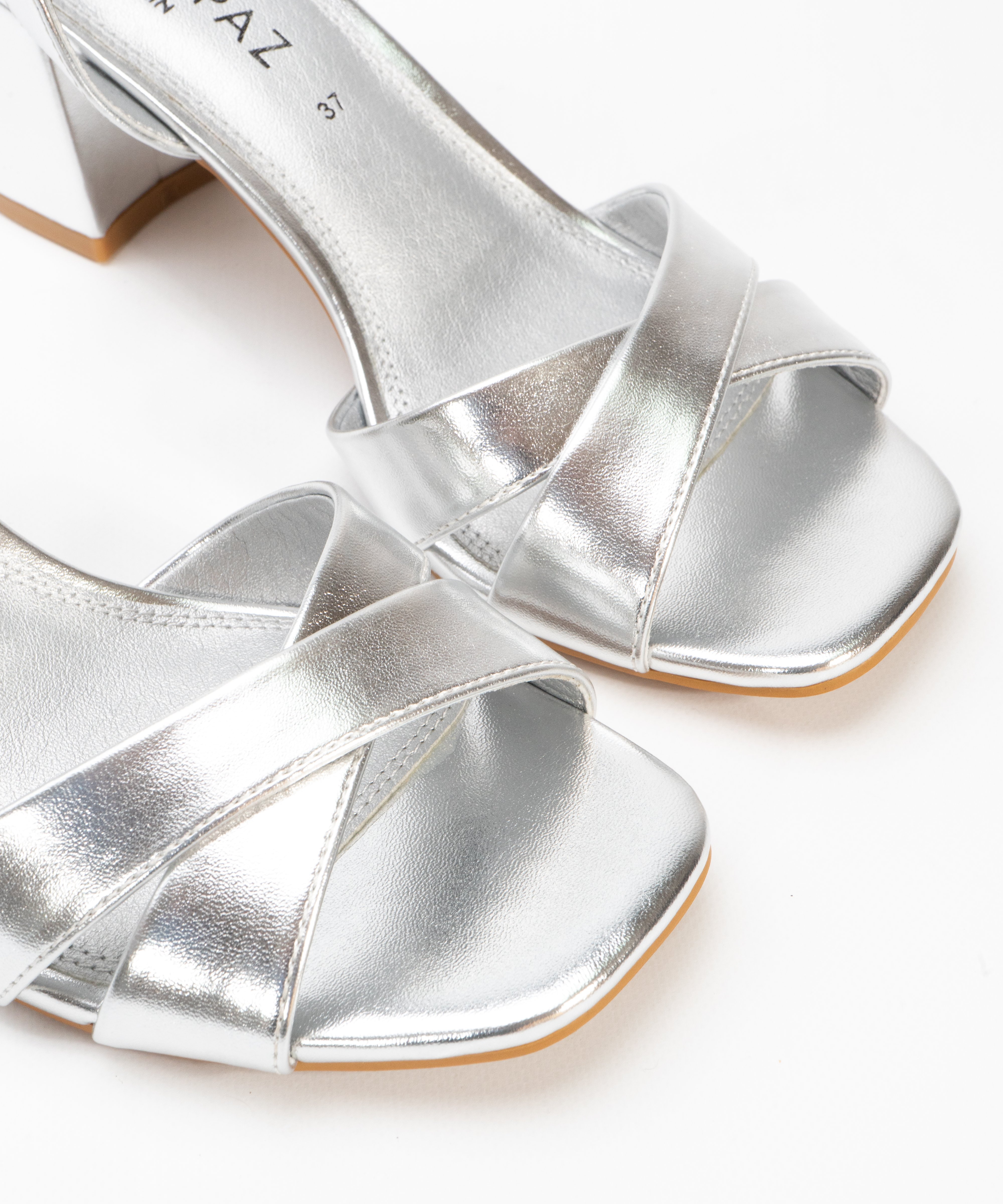 Sandalias tac&oacute;n medio image number null